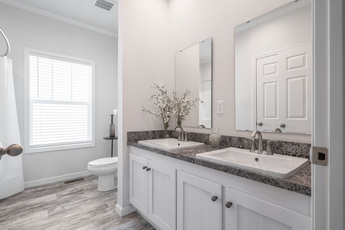 The 4872 ENTERPRISE 32X76 HUD Guest Bathroom. This Manufactured Mobile Home features 4 bedrooms and 2 baths.